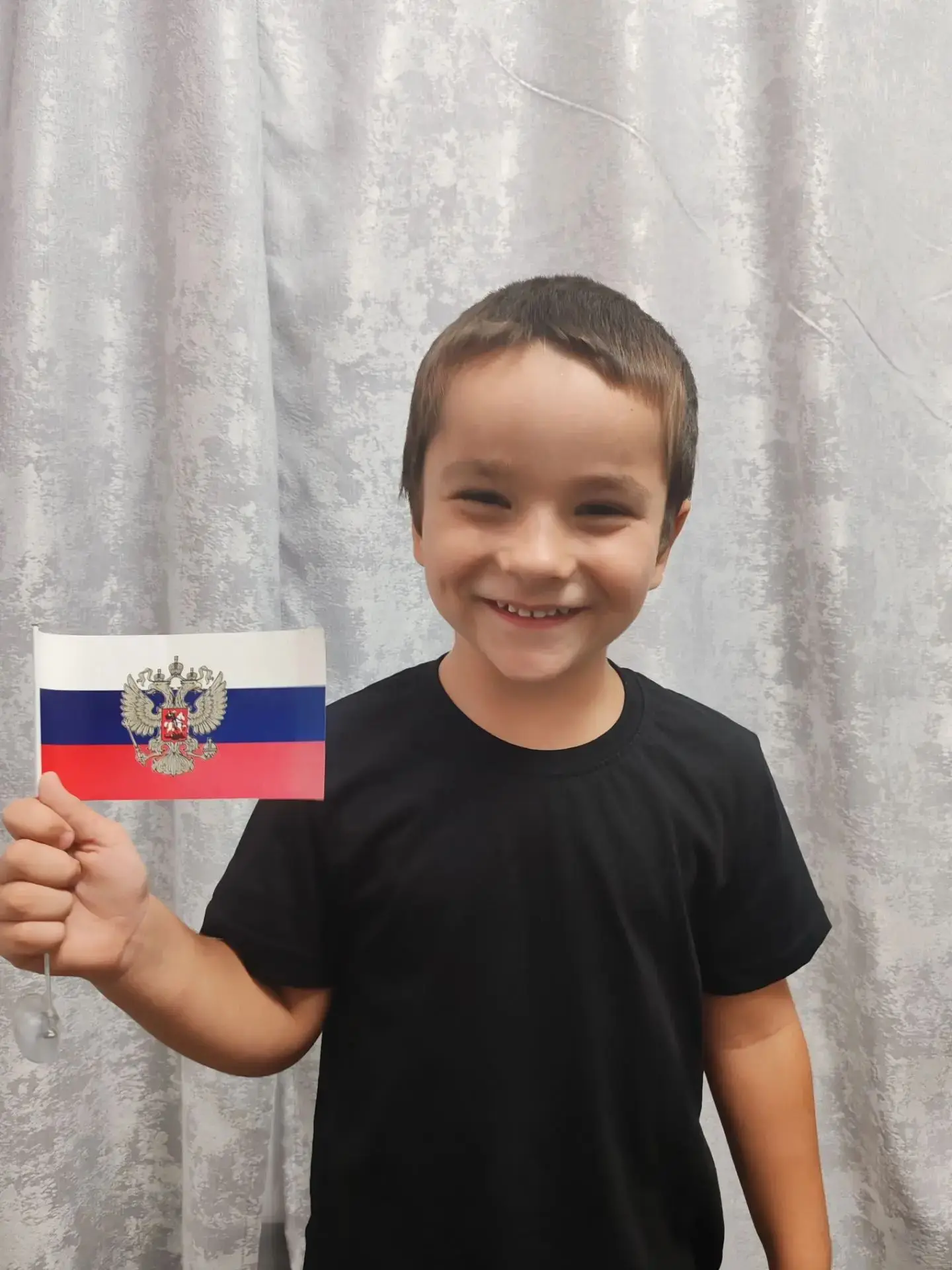 Еще двое ребят с гордостью приняли участие в патриотической акции, приуроченной к главн...