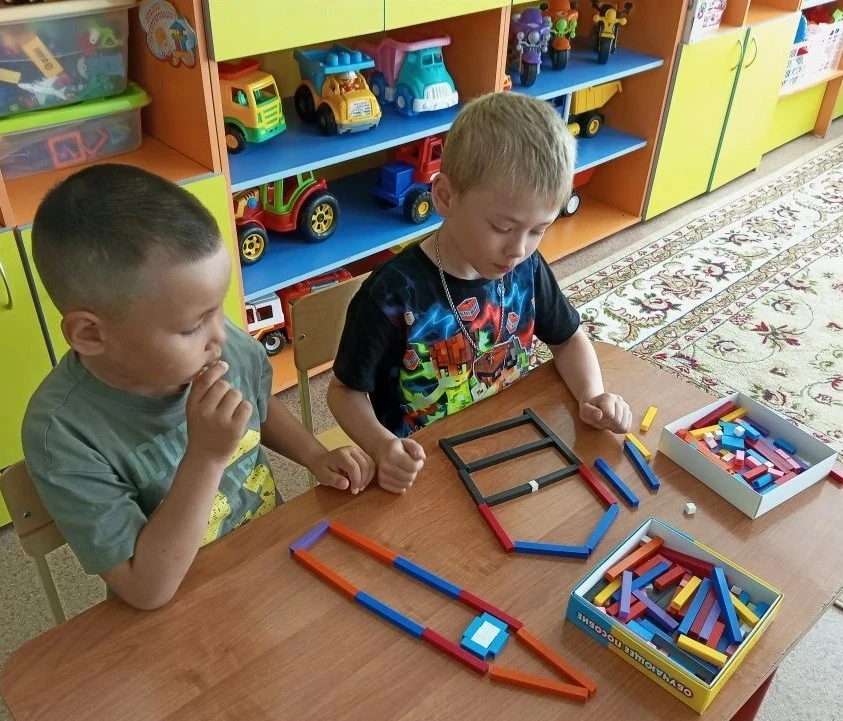Мультфильмы – радость детства,
Приятное соседство.
Популярности секрет –
Доброту несут и свет.

🦊 В