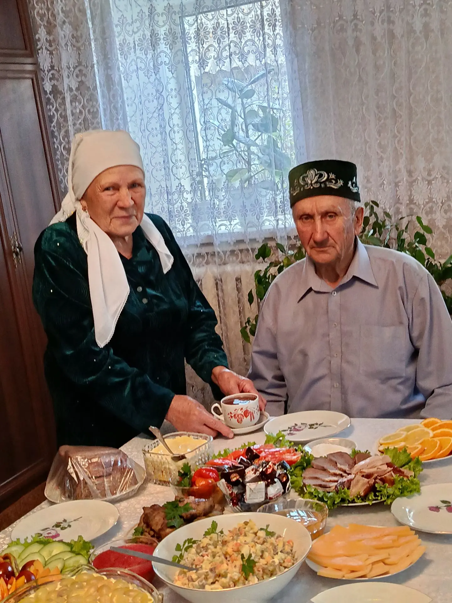 Ишеевкада яшәүче Рөстәм абый белән Фәидә апа Хәйруллиннар бар яктан да үрнәк, иманлы га...