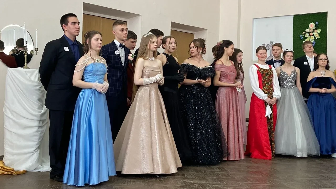 В Сормово закружился первый Бал! 💃🕺  30 танцевальных пар, живая музыка и атмосфера XIX века — в ЦДТ 