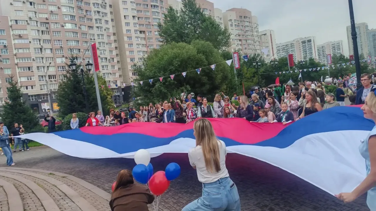 Ко Дню Государственного флага приурочили большую культурную и просветительскую программ...