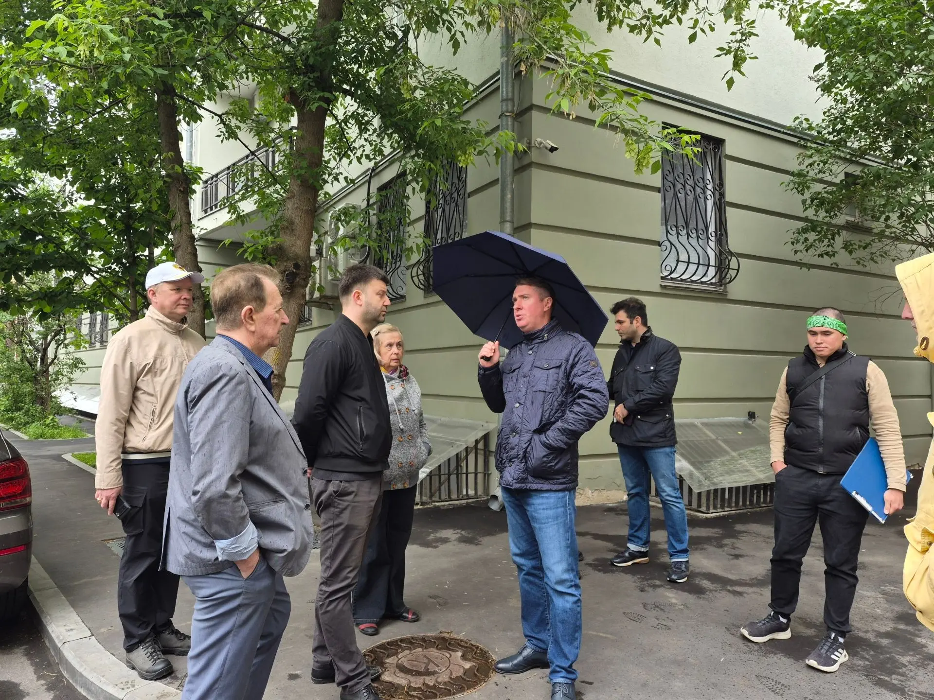 Глава управы Дмитрий Башаров провел еженедельный обход территории района. В обходе приняли участия з