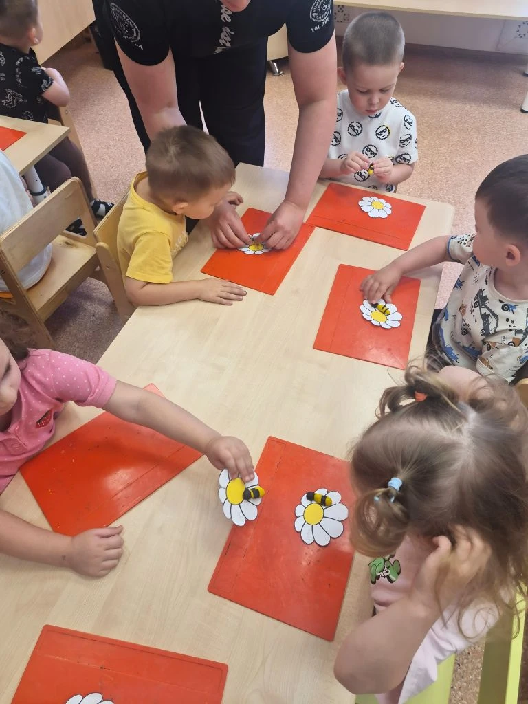 🐝 Творческое занятие в младшей группе №4: лепка пчёлок из пластилина! 🐝