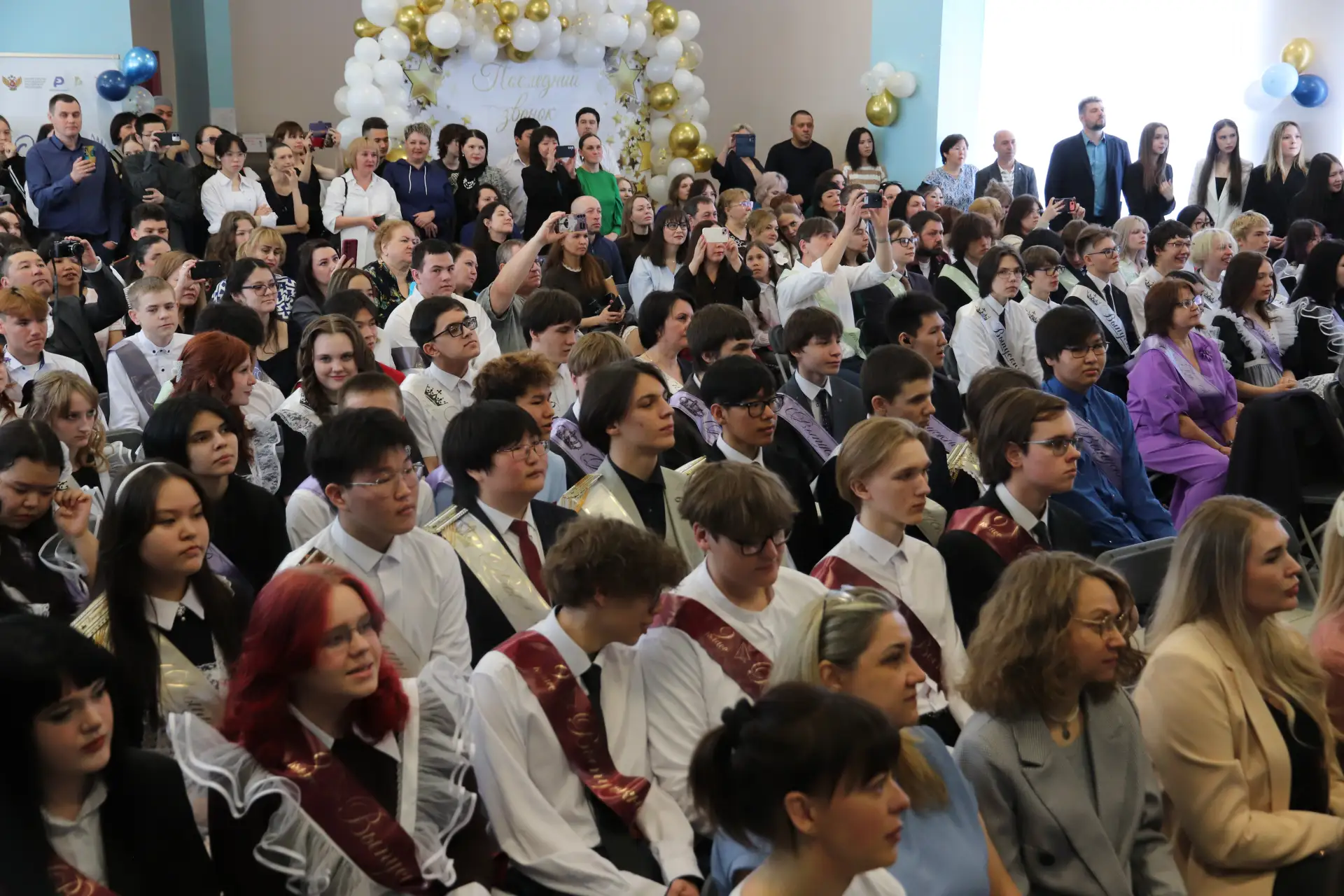 Ещё один последний звонок прозвучал сегодня в Анадыре. Девятиклассников Основной общеобразовательной