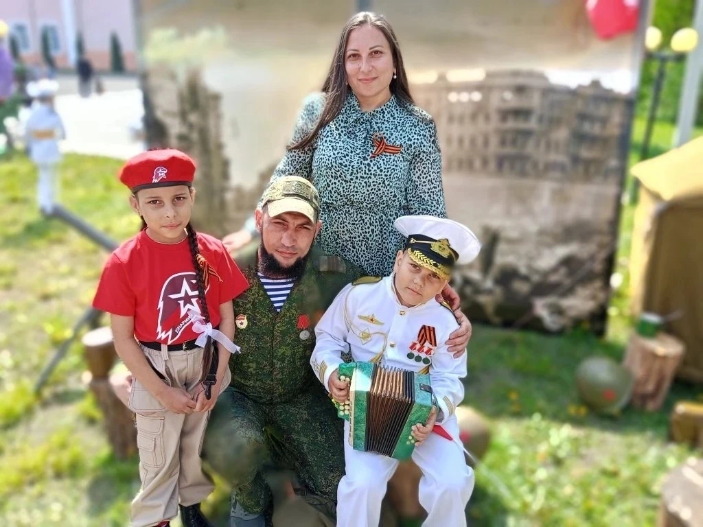 Педагоги и обучающиеся   МОУ ДО ДД и ЮТ с.Вадинск  приняли участие в торжественном меро...