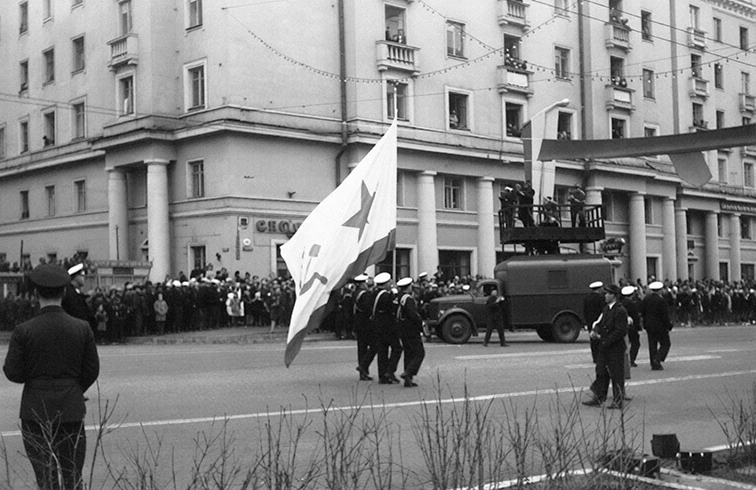 9 мая 1965 года состоялся парад, посвящённый Дню Победы, на проспекте Ленина.