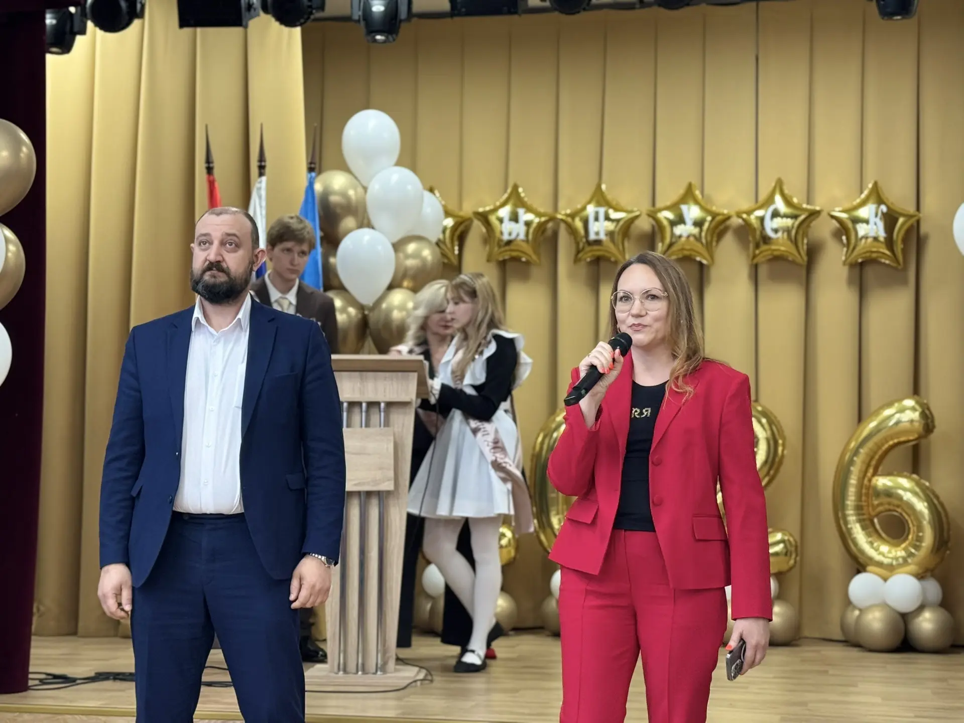 Вот и прозвенел последний звонок для выпускников 11-го «А» класса МОУ «СОШ  имени А. П.Чехова», симв