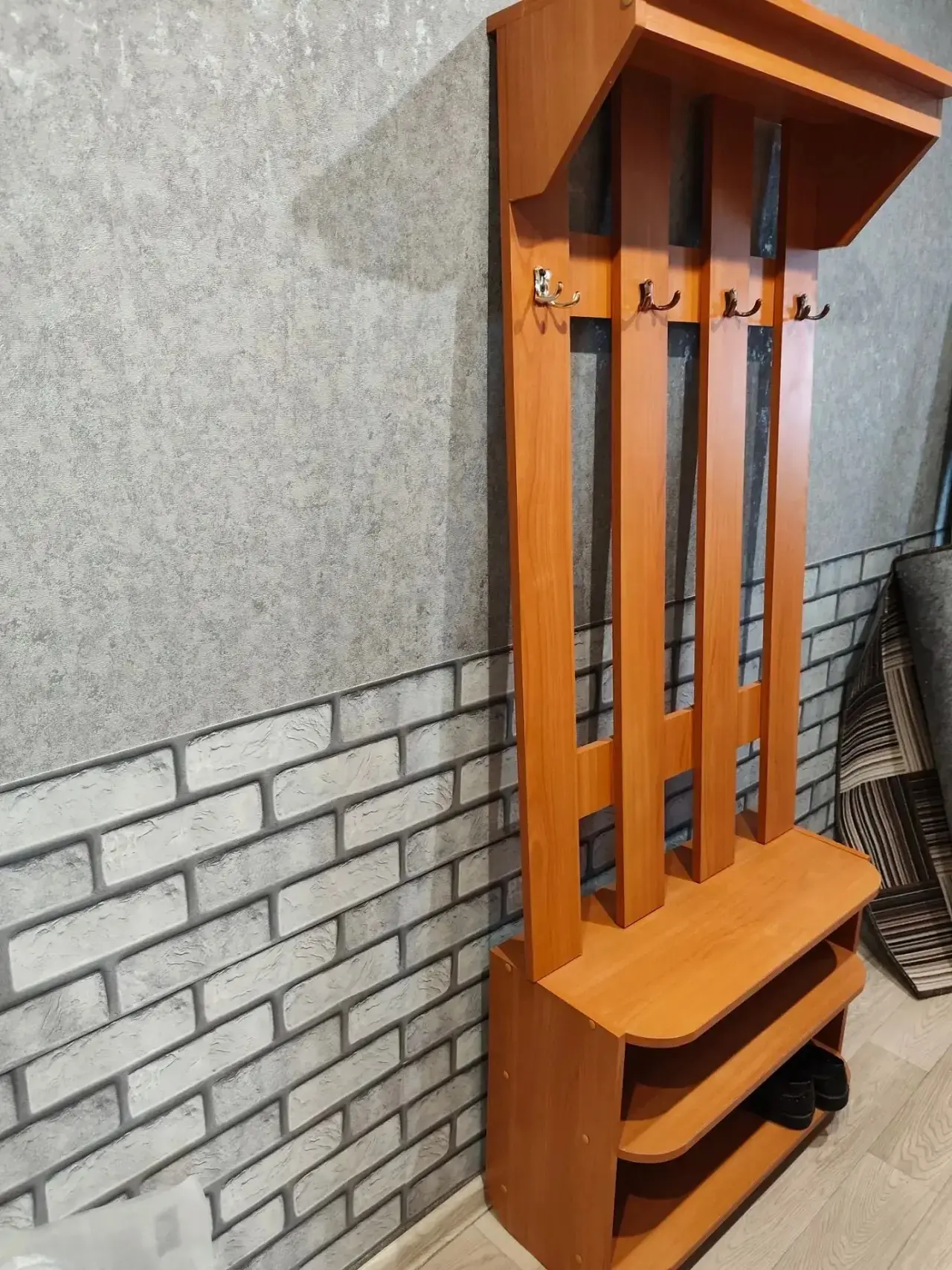 Продам вешалку с обувницей, небольшая 1500,р 9521455676