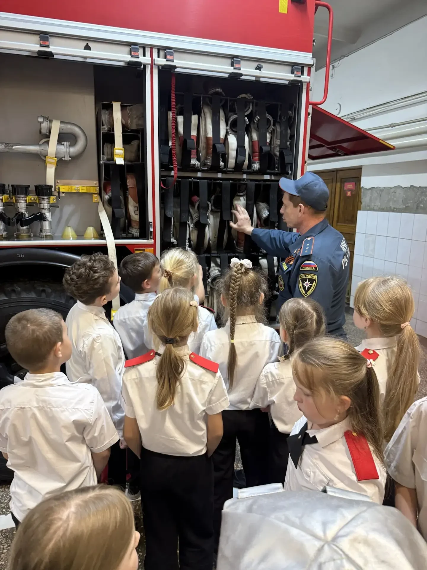 КЕМ БЫТЬ?  🧑‍🚒Ученики 1 «А» класса побывали на увлекательной экскурсии в пожарно‑спасательной части.