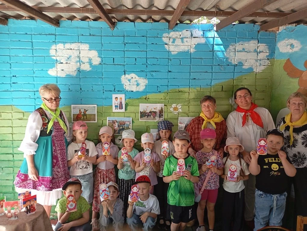 Широка страна моя родная: педагог СЮТ провела в детском саду «Чебурашка» мастер-класс п...
