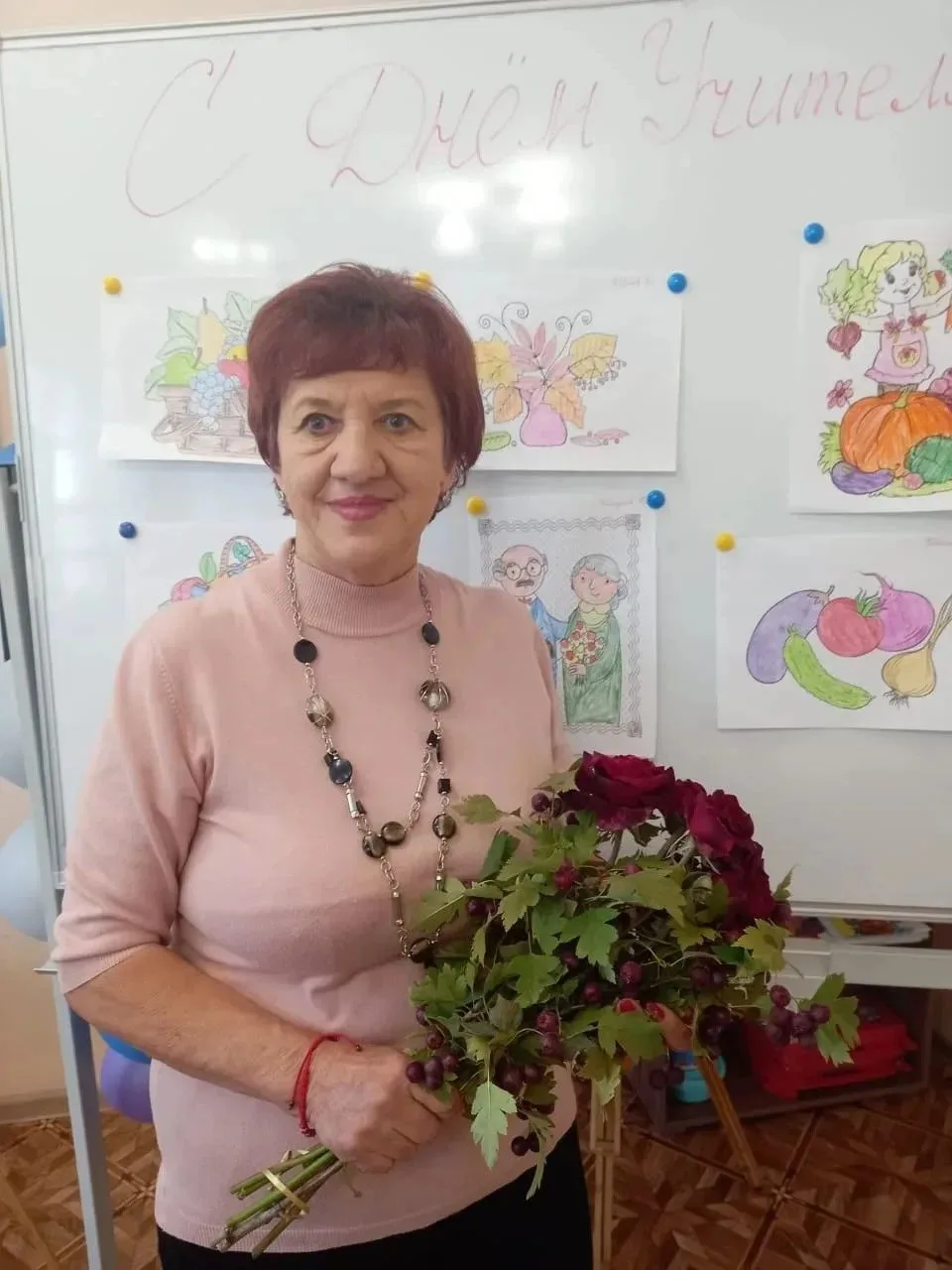 Тараканова Тамара Константиновна, наш "школьный долгожитель"!  Энергичная, ответственна...