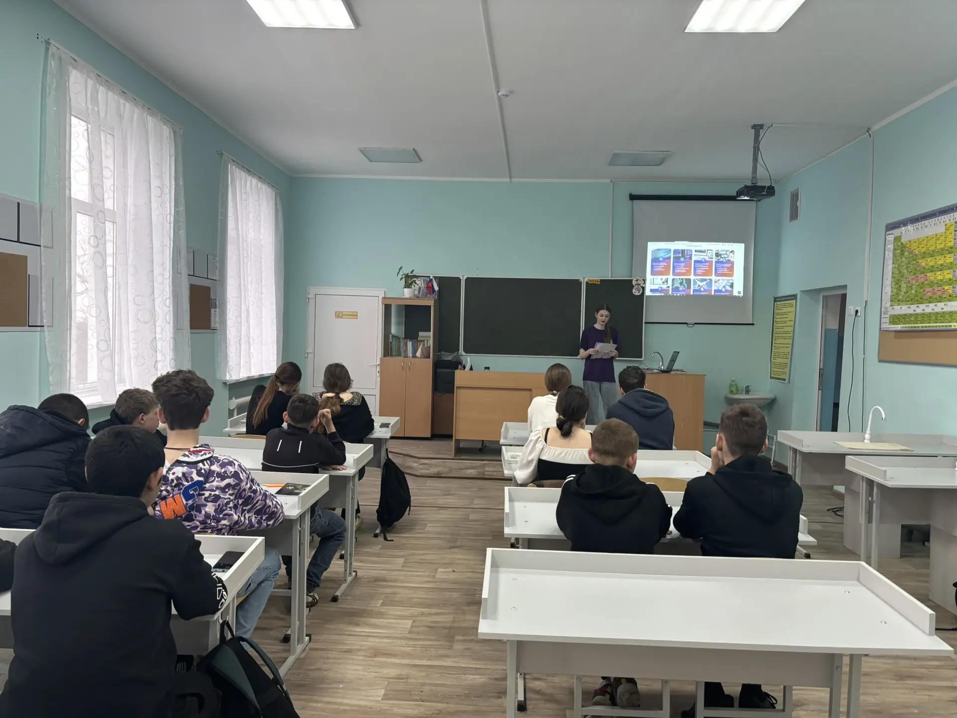 Сегодня  прошла встреча с выпускницей нашей школы, студенткой 1 курса Академического ко...