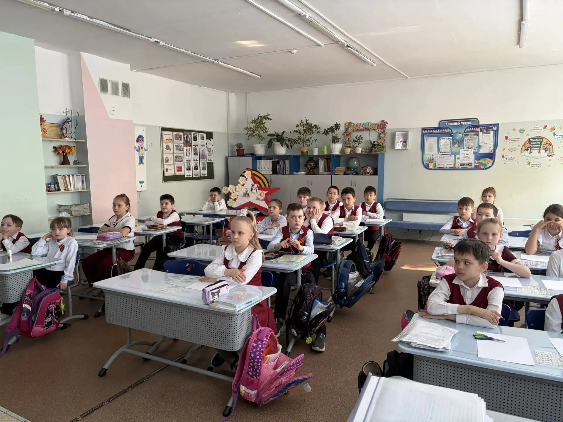 7 мая ученики начального звена школы 68 приняли участие в акции «Белые журавли» 🕊️  Перед мастер-кла