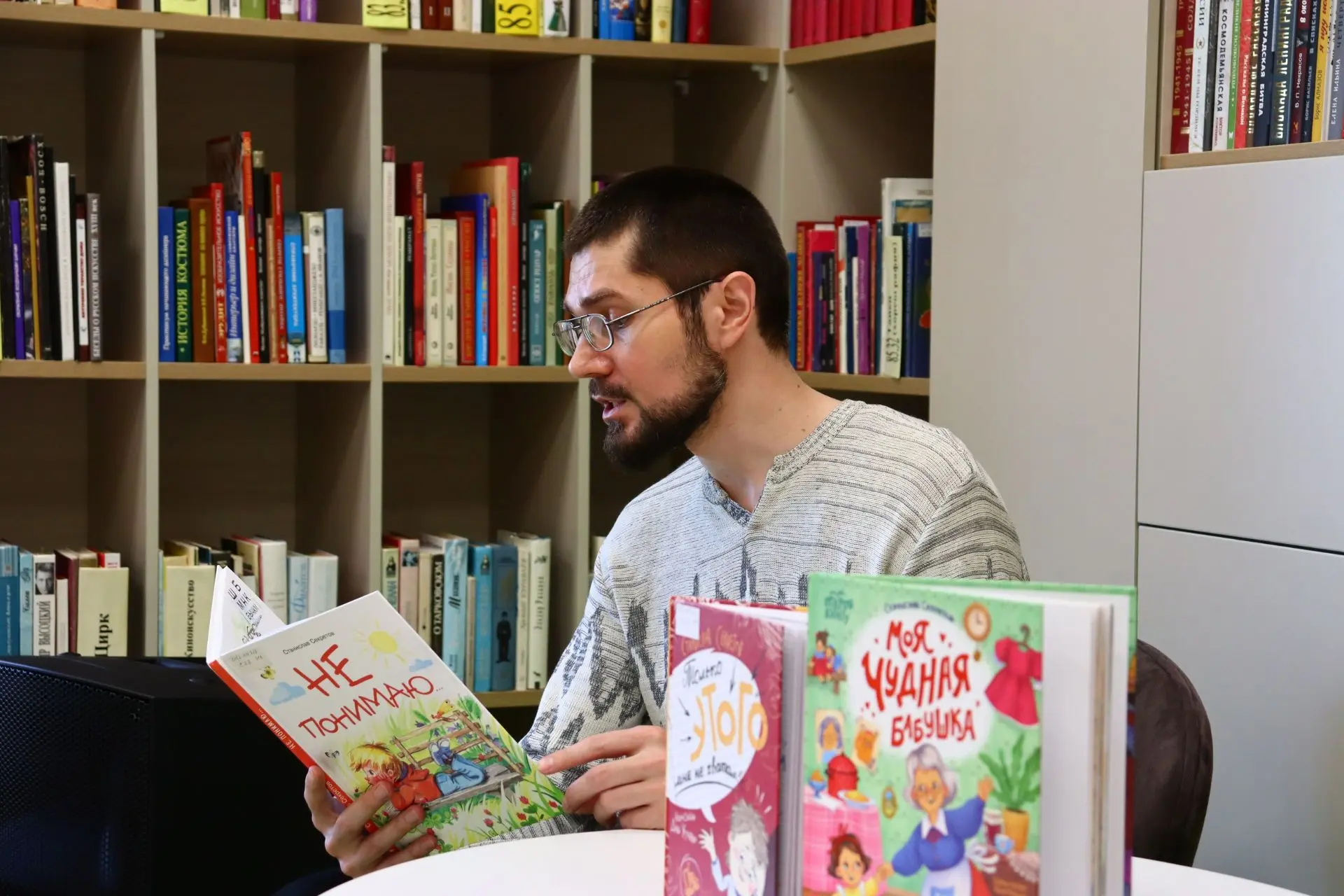 📚  Юные читатели Советского района пообщались с известным детским автором.
