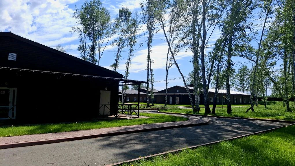 🌳 Добро пожаловать в рубрику 
«Обзоры детских лагерей Омской 
области»!

Сегодня знакомим вас с дет