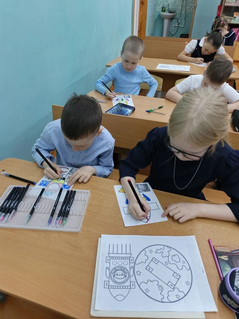 День космонавтики - особенный праздник, который напоминает нам о великом прорыве челове...