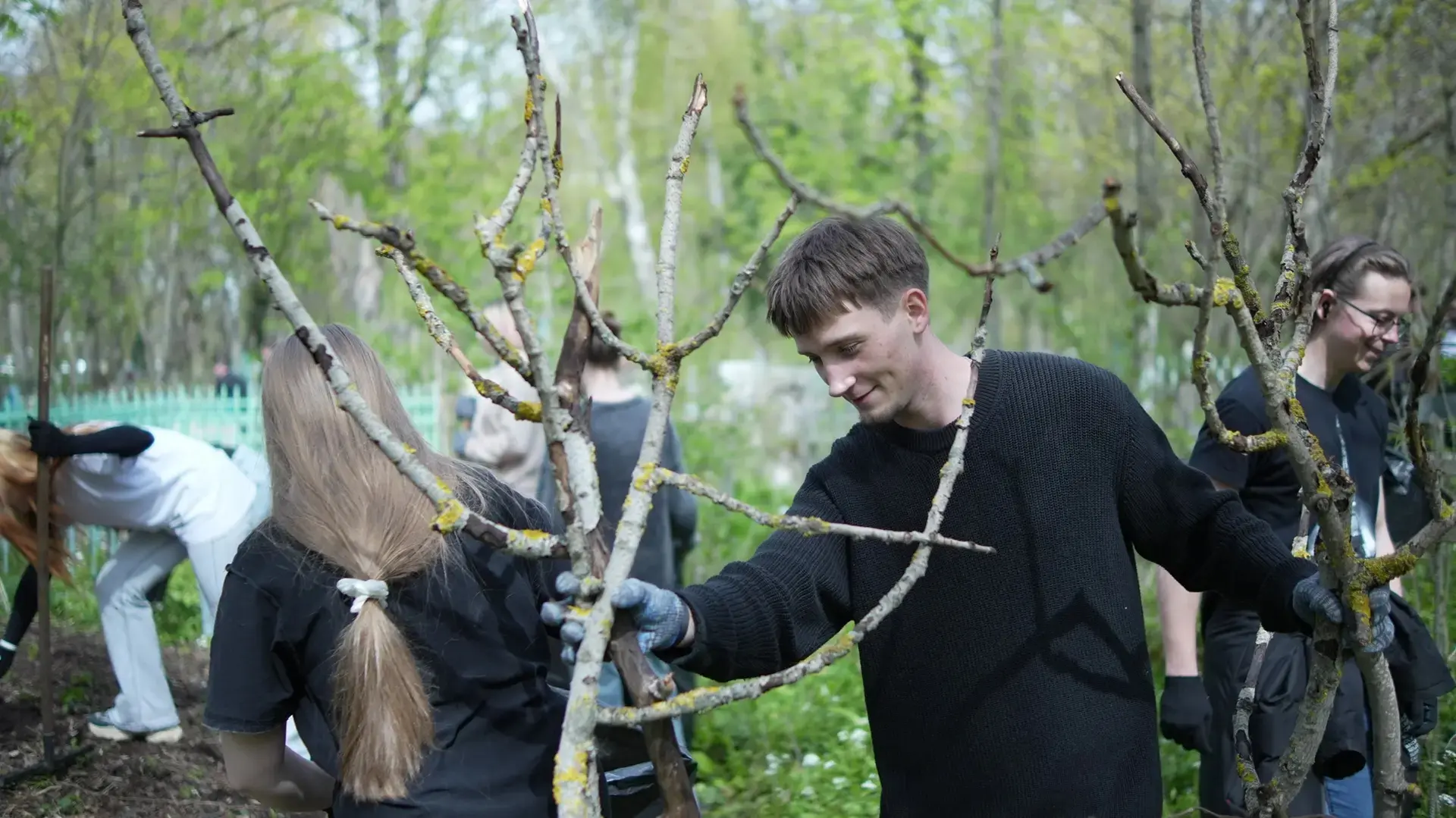 🍂 На Даниловском кладбище тихо и ветрено.  Мы и Команда Арктики приехали не просто так — наводили по