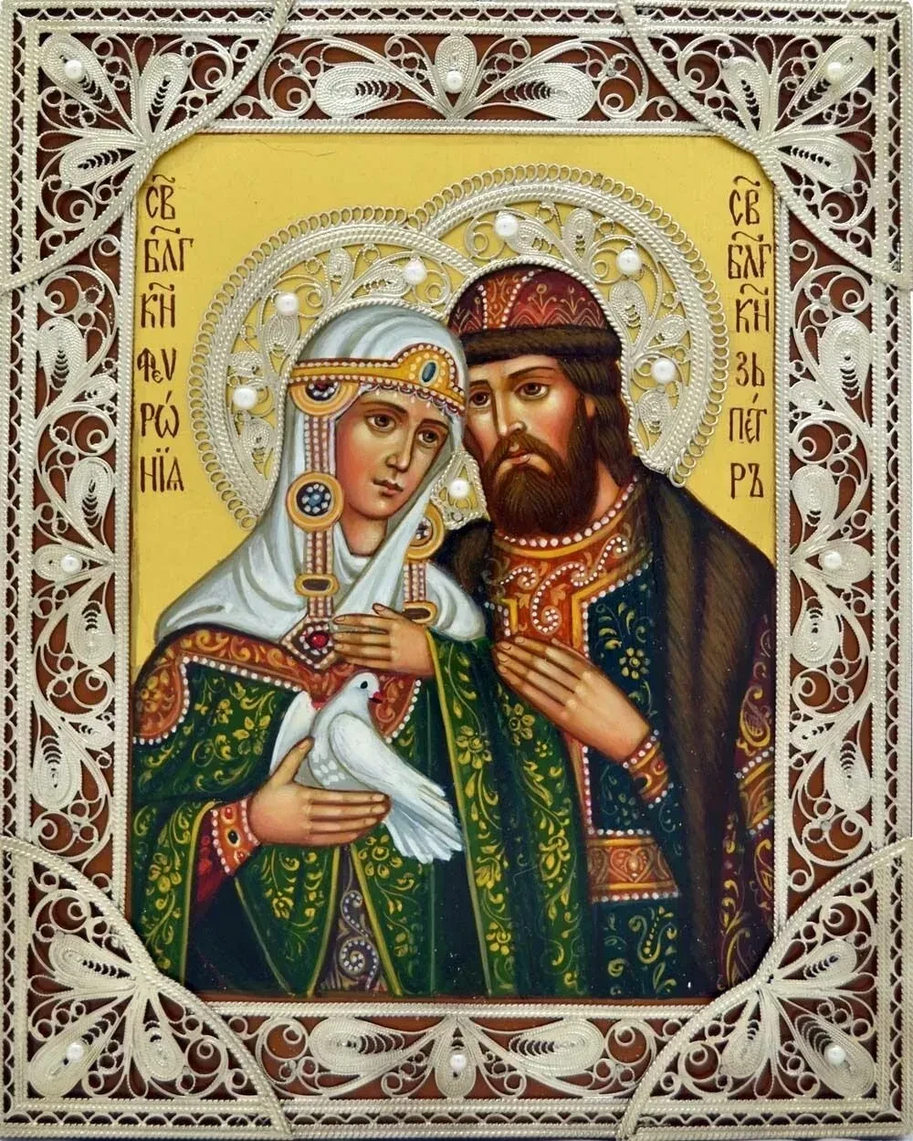 В основе Дня семьи, любви и верности - история святых Петра и Февронии муромских, покро...