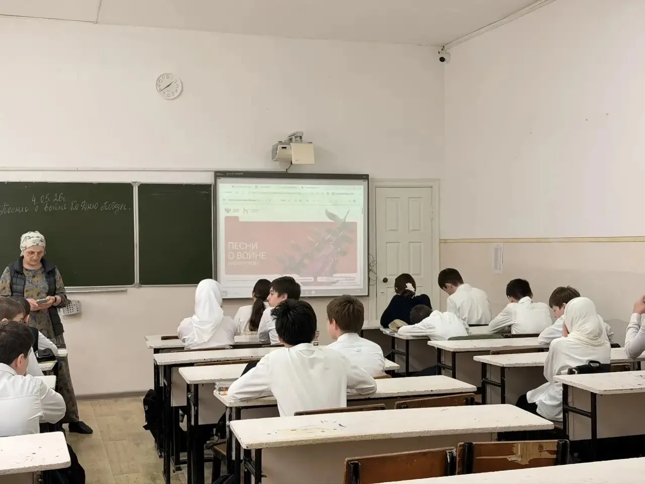 В МБОУ «Лицей №51» прошли тематические занятия в рамках цикла «Разговоры о важном», посвящённые одно