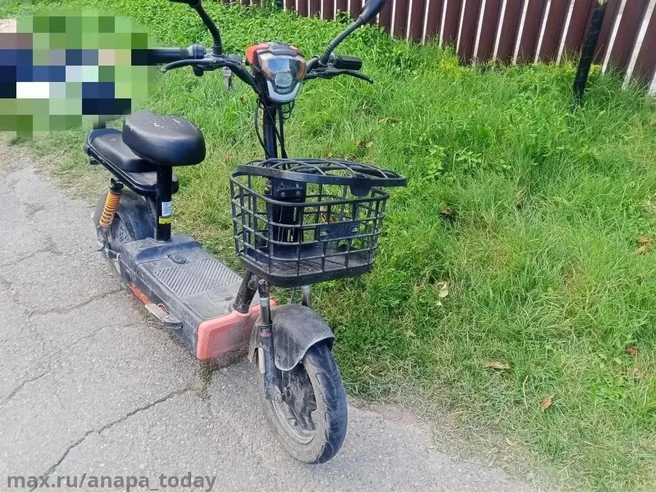 В Анапе подросток на элекстросамокате попал в ДТП.