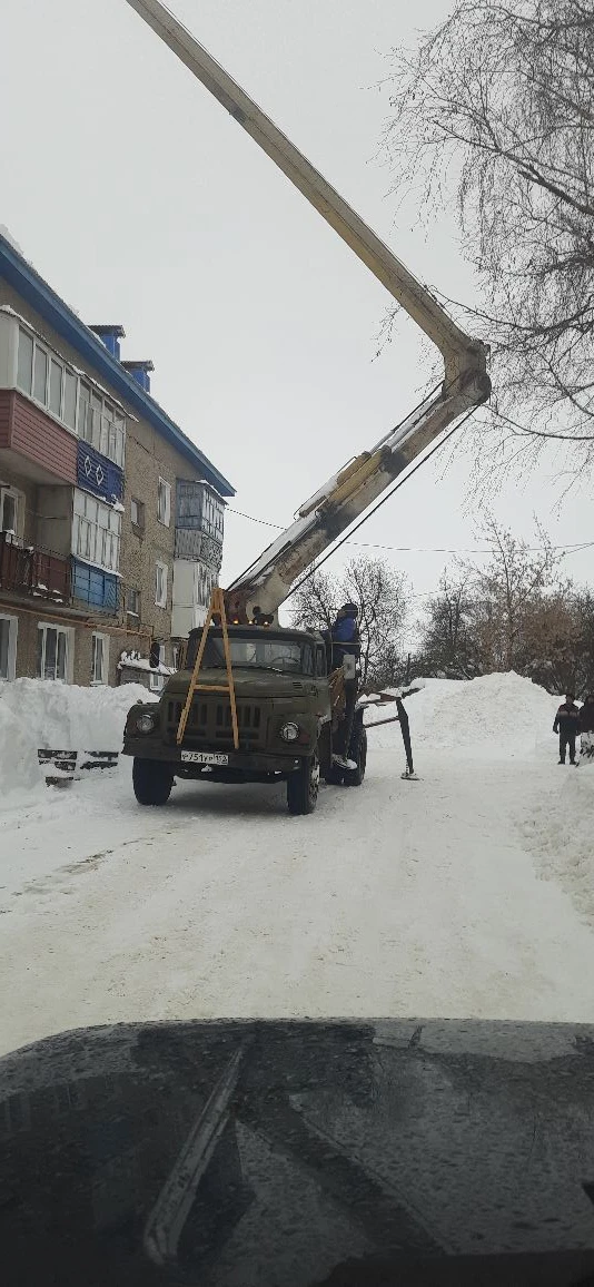 Очистка крыш, козырьков от нависания снега и наледи в МКД.