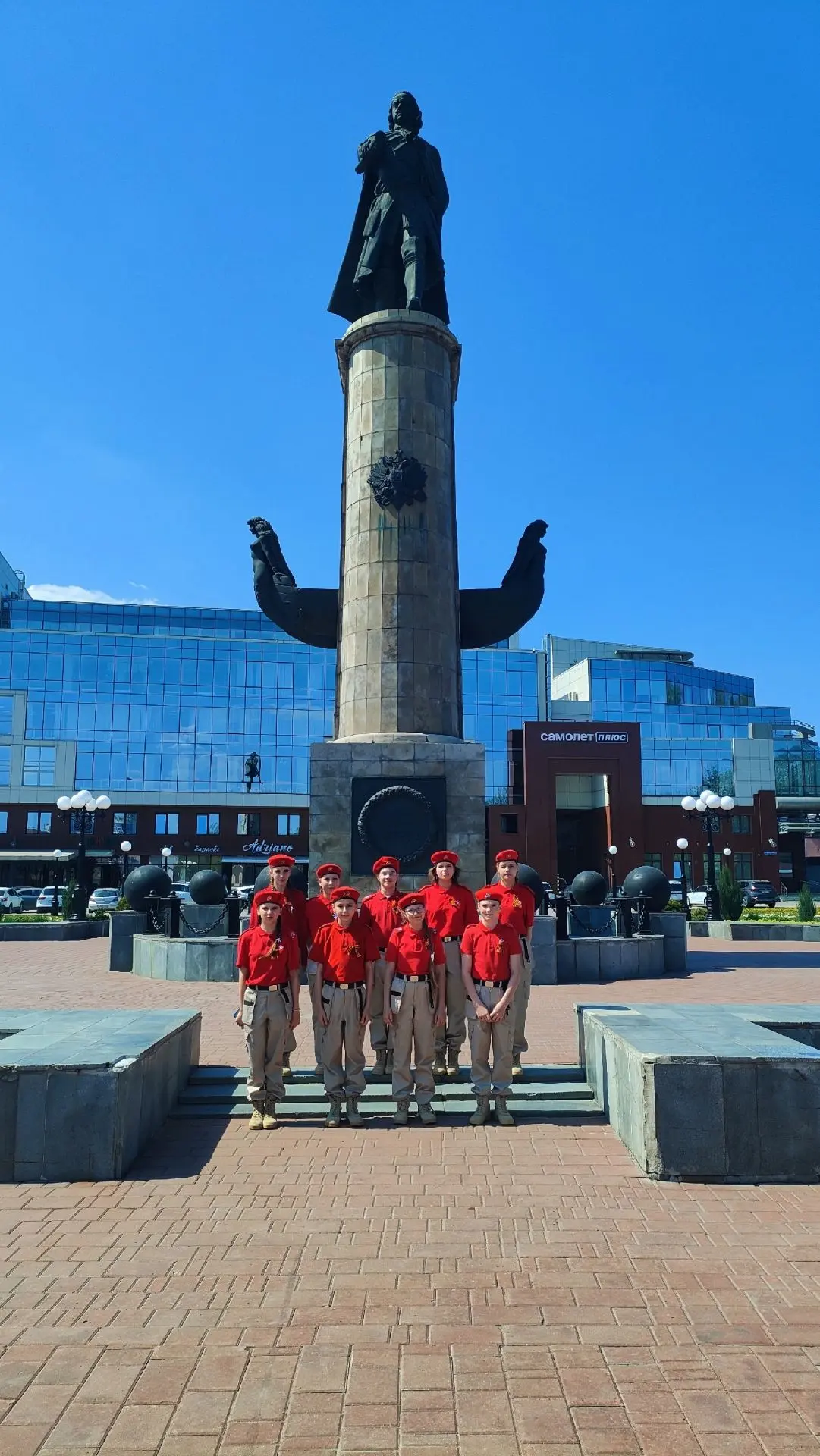 📍 Сегодня, 8 мая, накануне Дня Победы, учащиеся 6 «В» класса приняли участие в военно-патриотическом