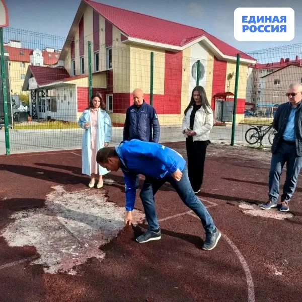 В Новом Уренгое проверили состояние игровых площадок