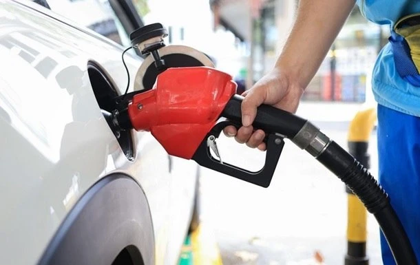 ⛽️ В России разрешили продавать бензин хуже качеством

НПЗ позволили выпускать топливо стандарта «Ев