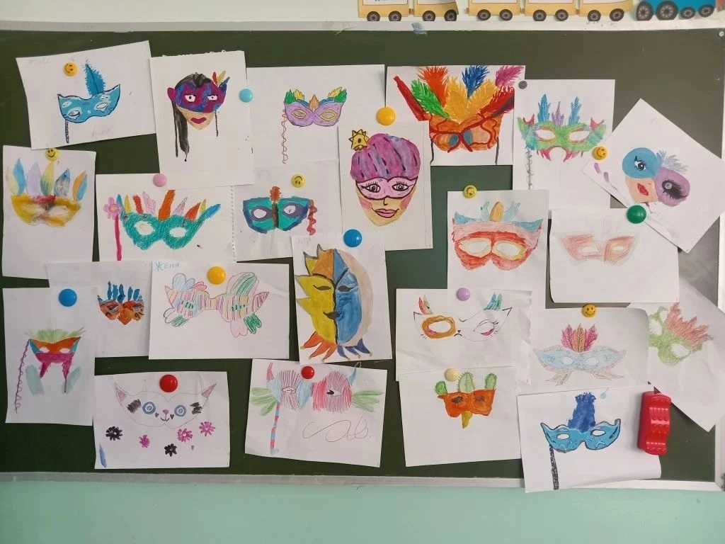 🎭 Всемирный день театра в нашем лицее продолжается!  За кулисами кипит волшебство — наши ученики сам