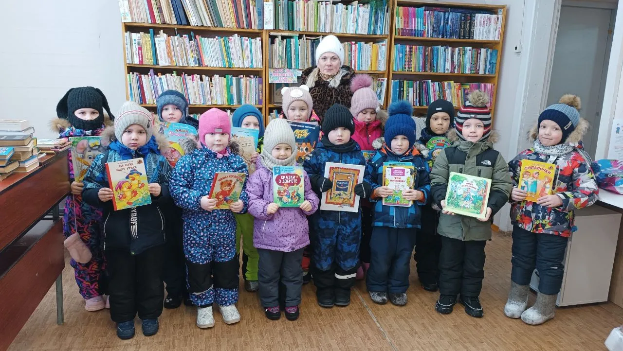 👫Сегодня центральную библиотеку посетили дети старшей группы "Дельфинята" из детского ...