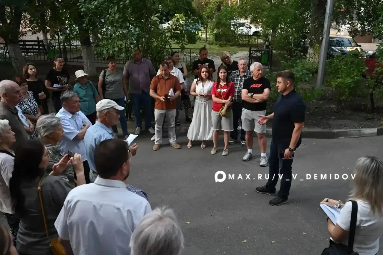 Вчера вечером, как и договаривались, провёл встречу с жителями одного из многоквартирны...