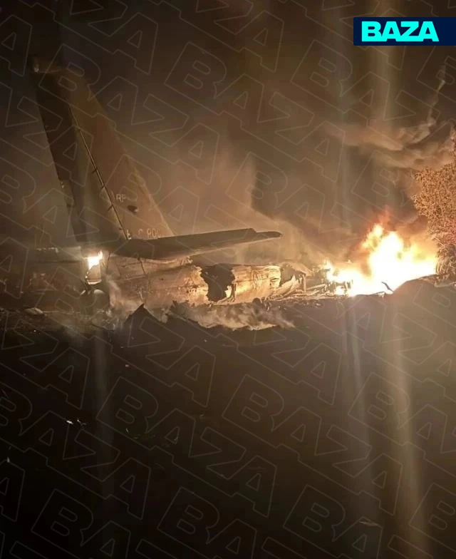 Момент падения горящего военного самолёта в Амурской области.