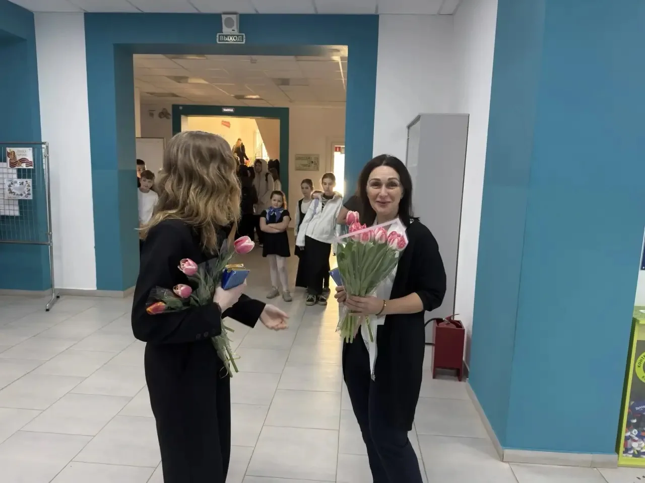 Сегодня ребята из МБОУ СОШ №3 показали, как важна благодарность и тепло!    Перед началом уроков уче