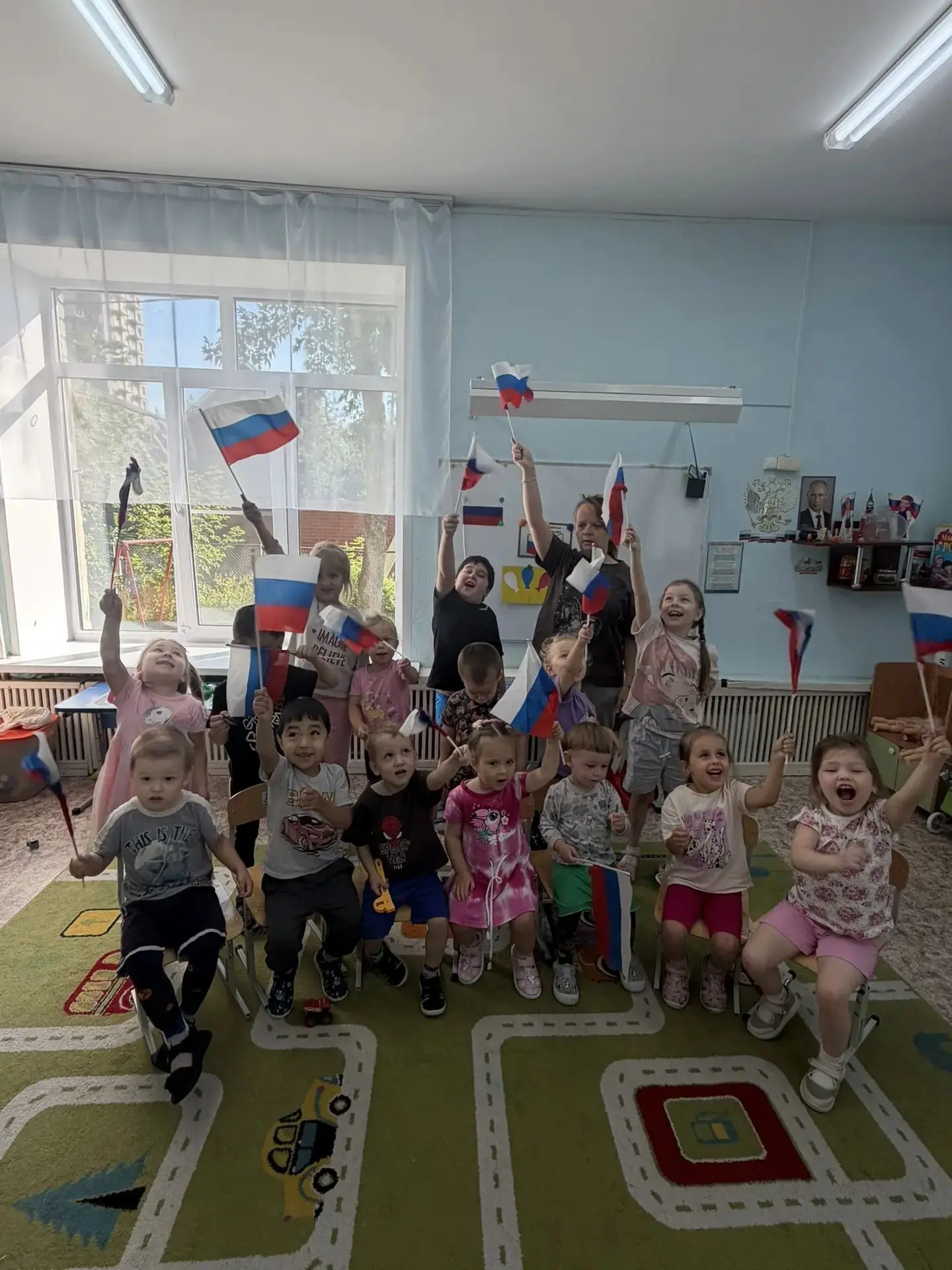 22 августа во второй младшей группе «Непоседы»  отмечали важный праздник — День Государ...