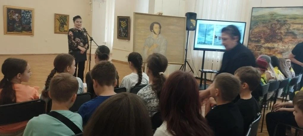 🎨  Картины гимназистов покажут на выставке в ЗАГСе Ставрополя