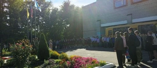 Новая учебная неделя в наших школах традиционно началась с поднятия Государственного фл...