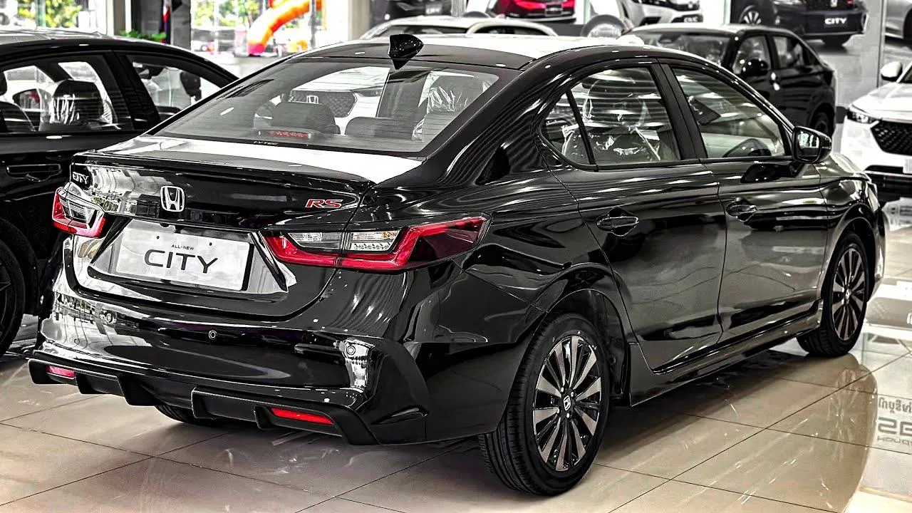 🚗🔥 Honda City 2026 засняли без маскировки! До премьеры — дни, а дизайн уже гуляет по сети Honda снов