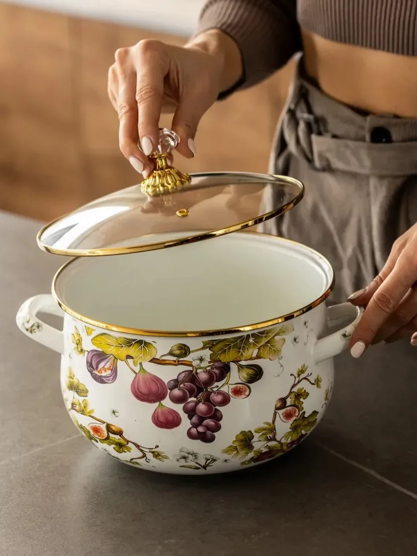 Интересные эмалированные кастрюли 🥘

✨первая
✨вторая
✨третья

#посуда
#wildberries