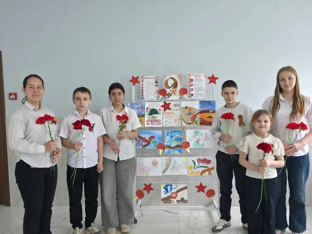 С 5 мая в нашей школе открылась уникальная выставка рисунков, посвященная Дню Победы. Э...