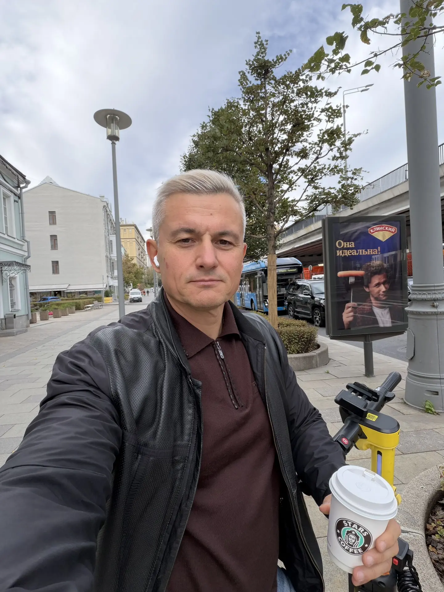 Сегодня Москва подарила редкий для конца сентября тёплый, немного ветреный день и неско...