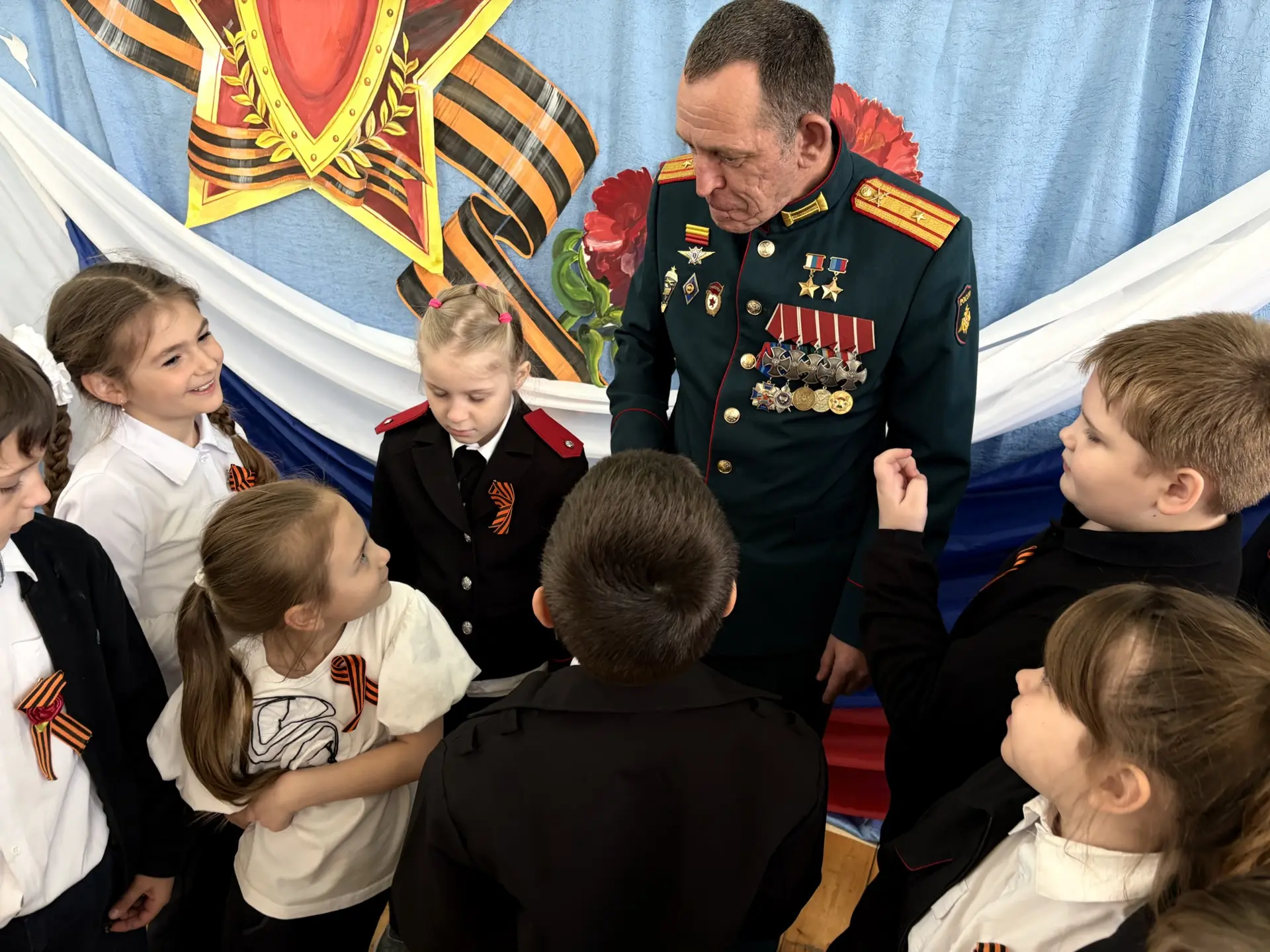 🌎🤲🏻🕊Диалог с Героем в нашей школе 🇷🇺  🌟Сегодня в стенах нашей школы прошло важное событие. В рамках 