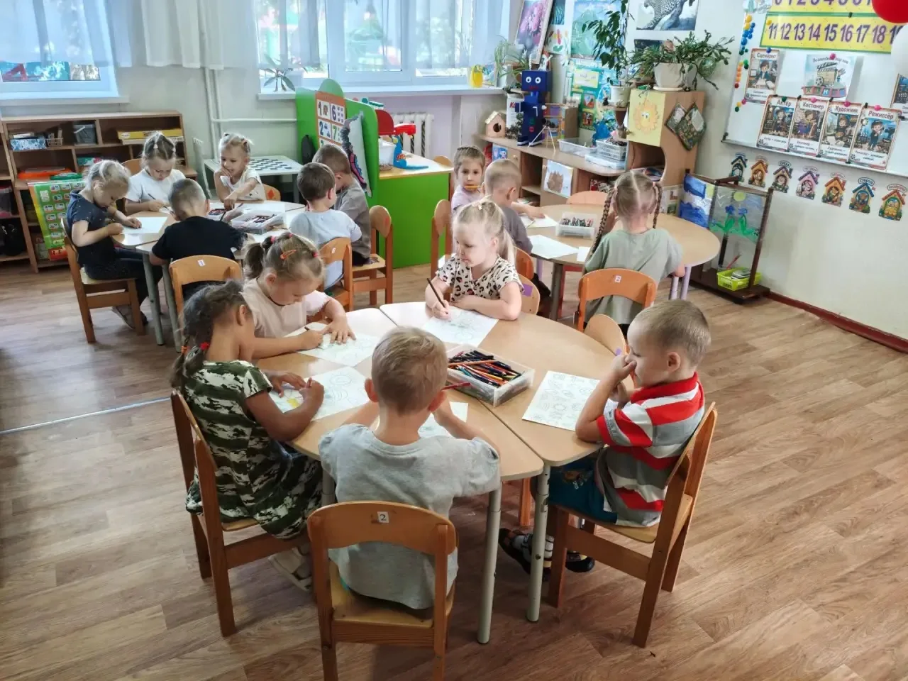 🎨 В группе «Ромашки» сегодня прошло творческое занятие — рисование «Вспоминая лето»! �...