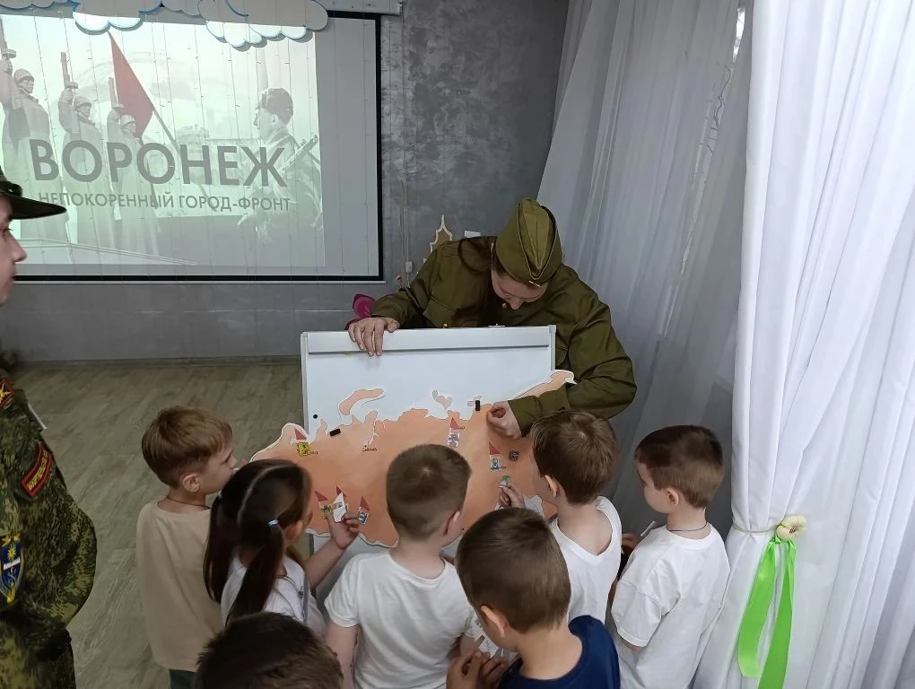 Ежегодно в нашем детском саду среди воспитанников проходит спортивно-патриотическая игр...