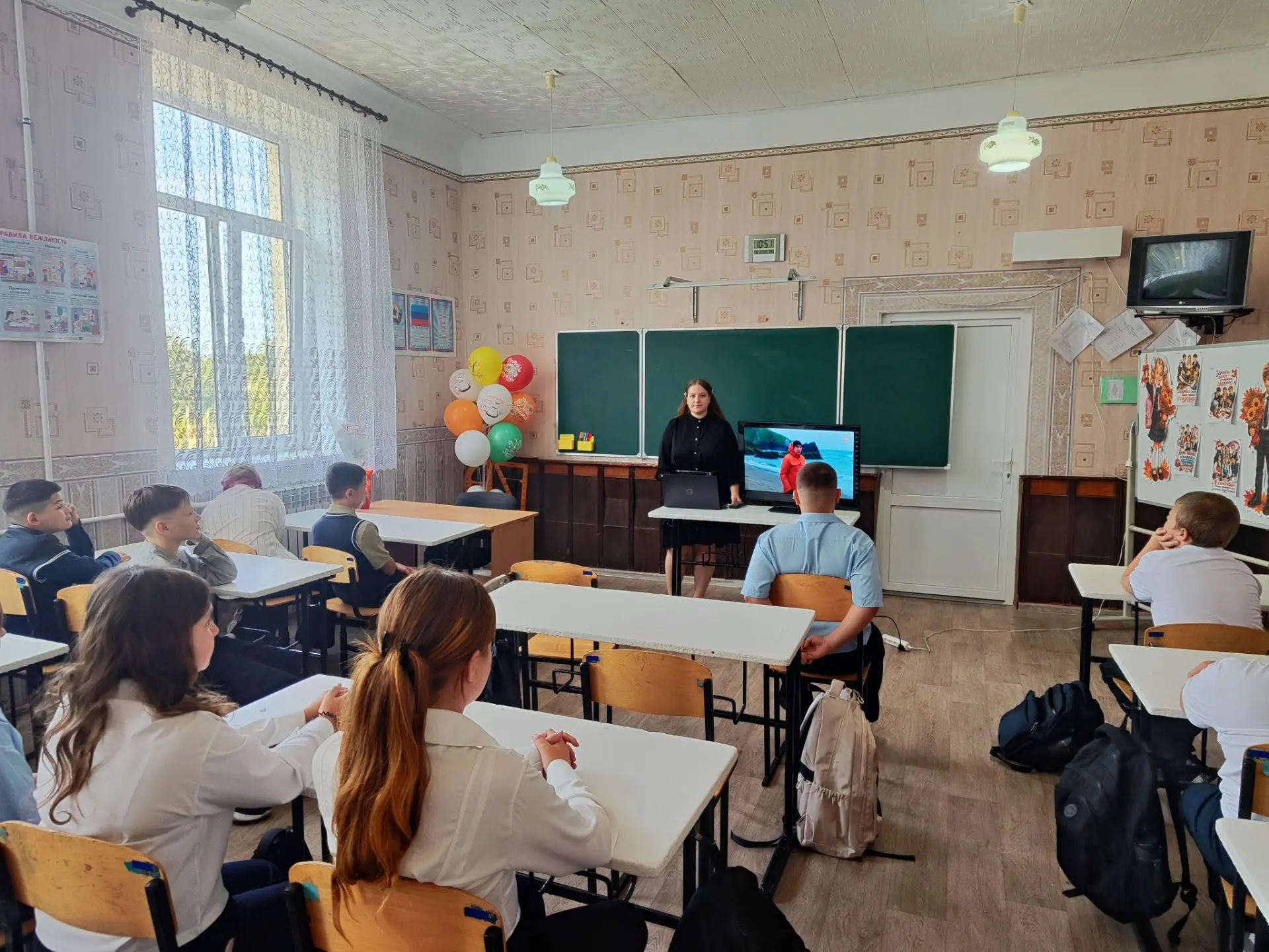 🎉 В нашем учебно‑воспитательном комплексе прошла Всероссийская акция «По следам героев...