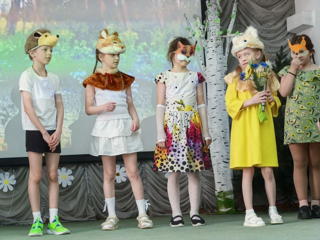 🎭✨ Занавес закрыт, но аплодисменты не стихают!   🌟 В нашей школе завершился ежегодный театральный фе