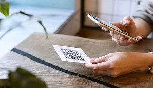 Томичей предупредили о мошеннической схеме с поддельными QR-кодами