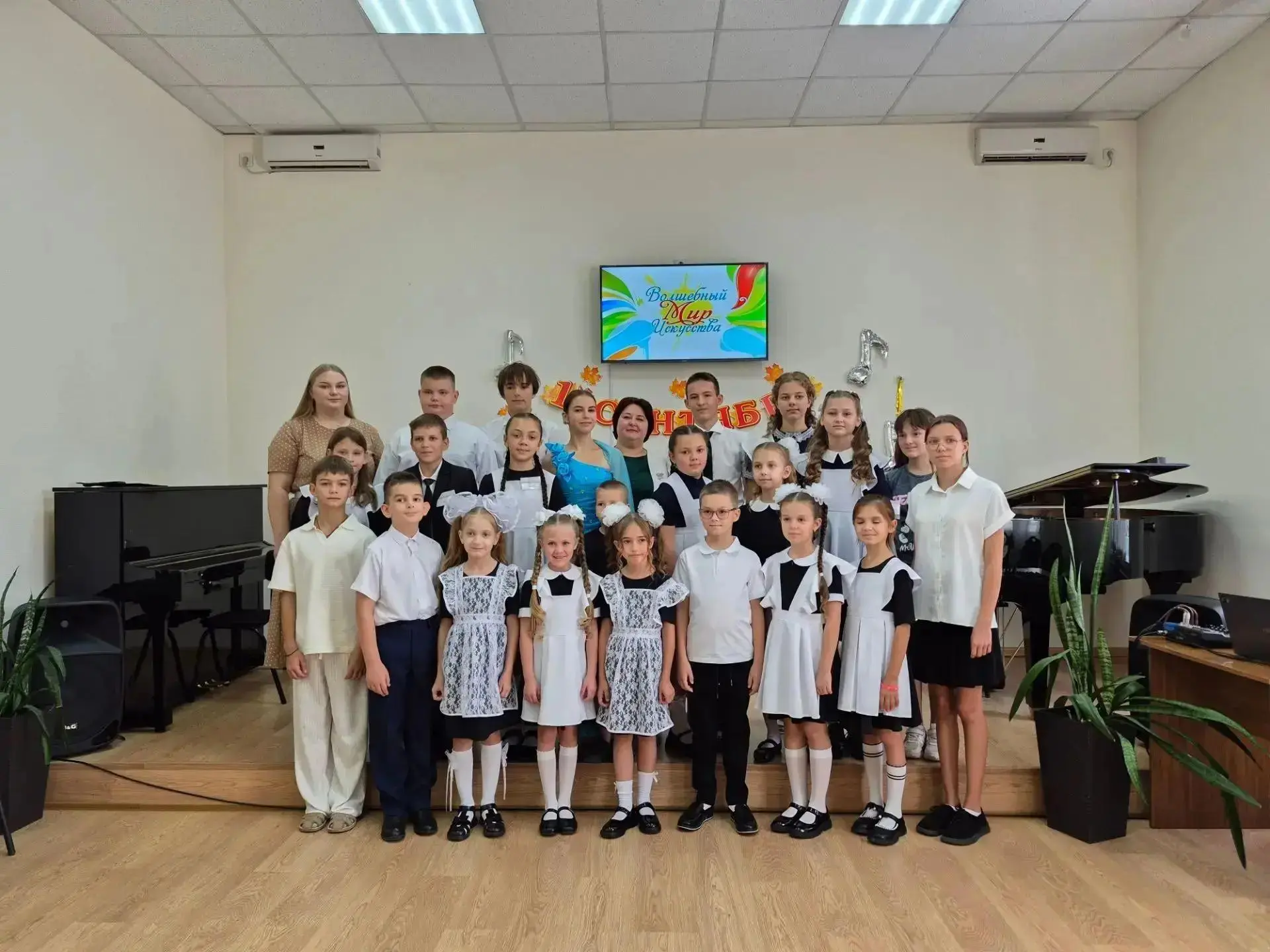Школа вновь нас встречает
