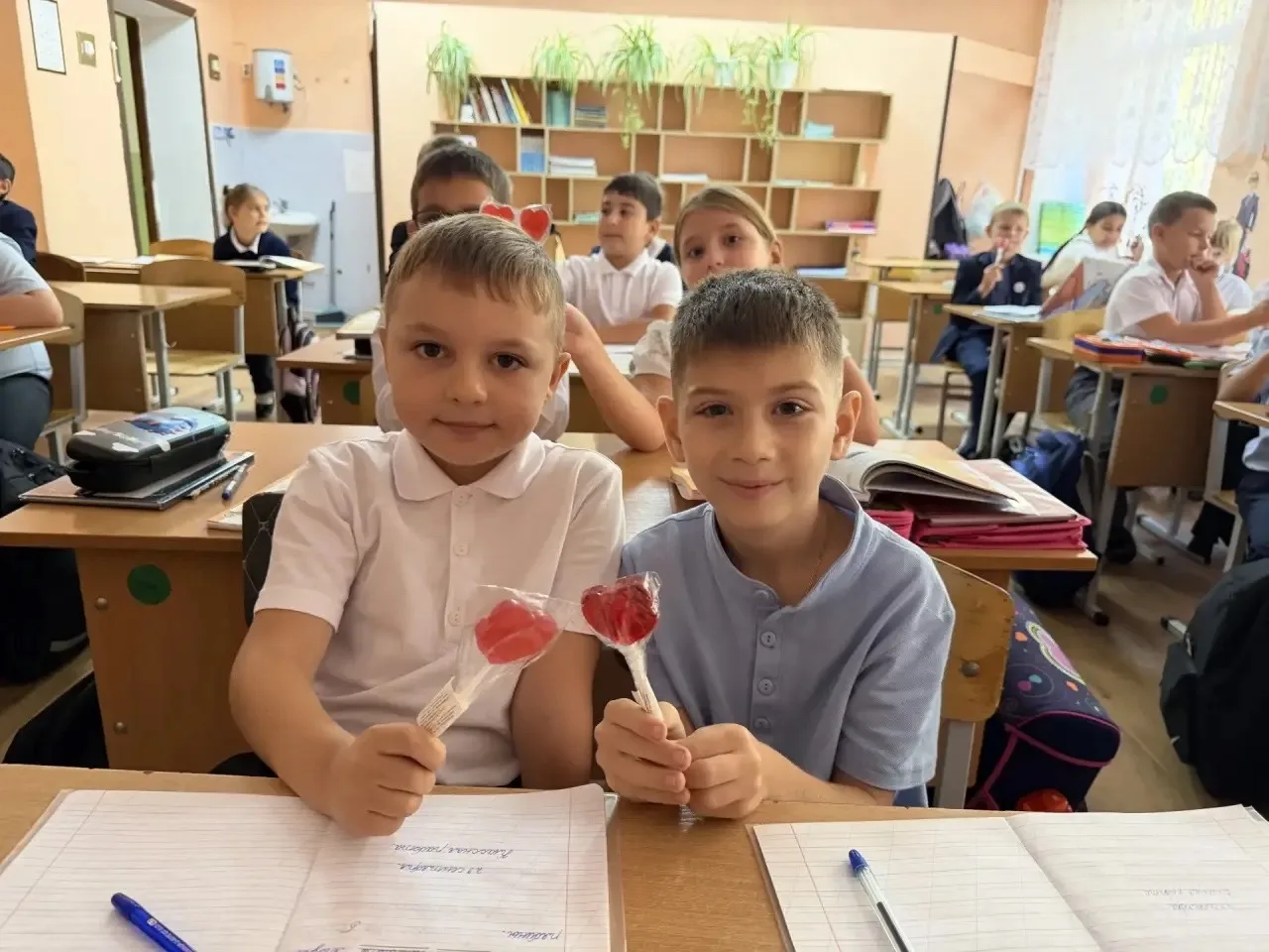 «Сердце подскажет!»: как 2-й А класс отмечал День сердца вместе со старшими друзьями ❤️