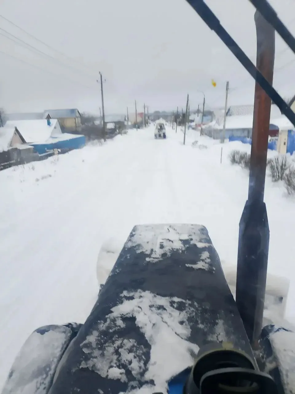 Город прибирается после снегопада!