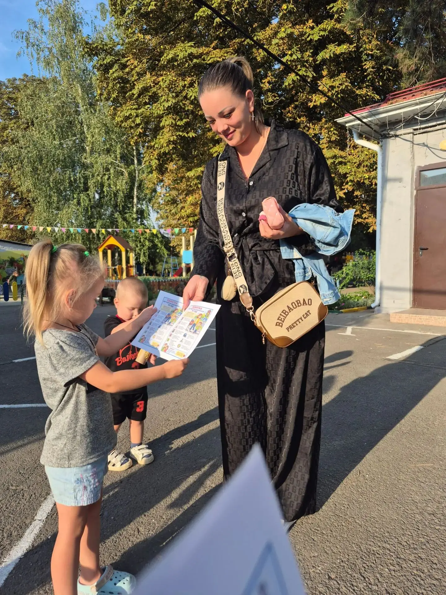 В рамках акции "Внимание, дети!"  родителям напомнили о соблюдении правил дорожного дви...